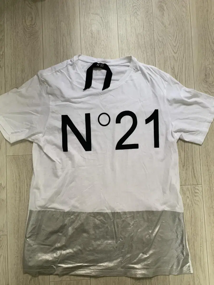 N21 반팔티